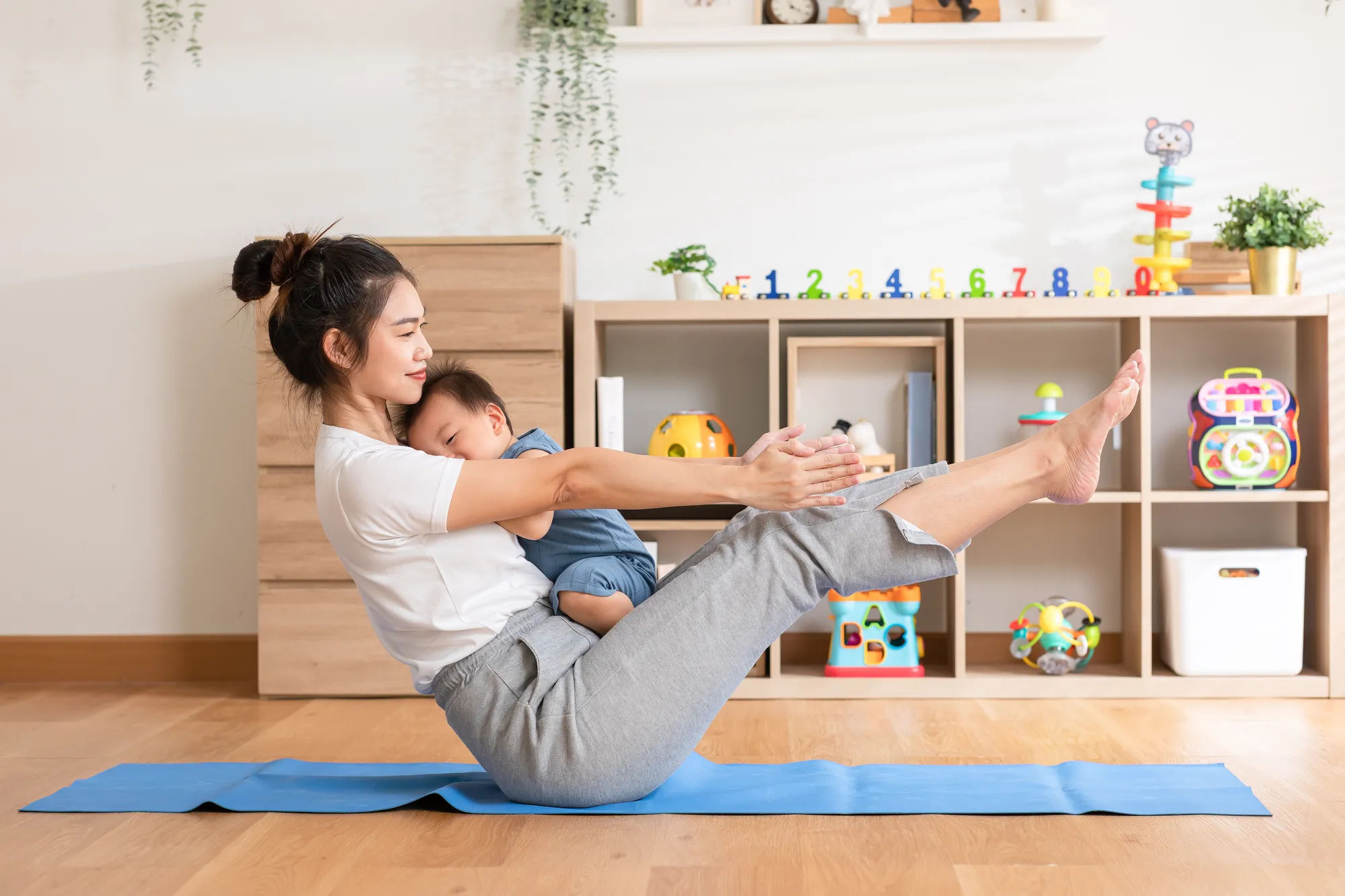 Baby achieving sitting milestone independently